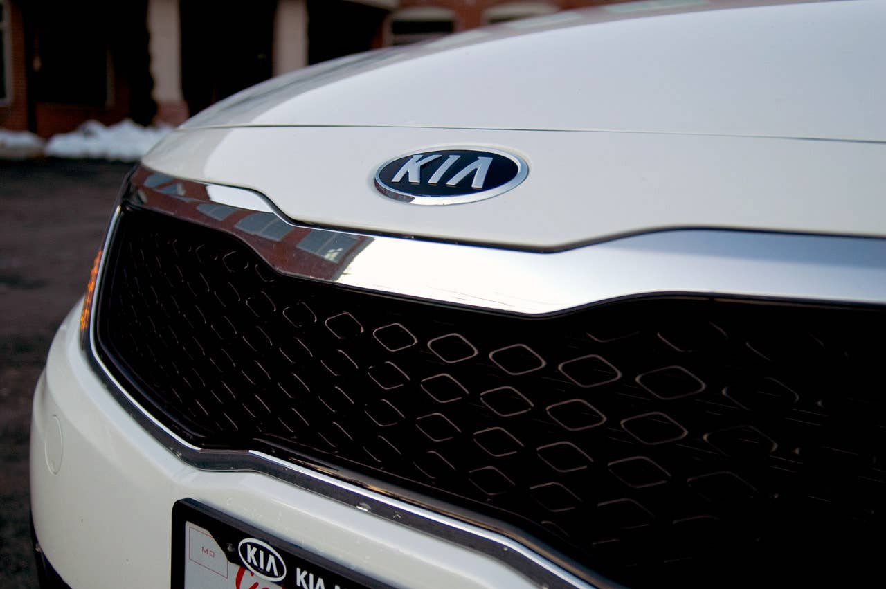 2011 Kia Optima EX grille
