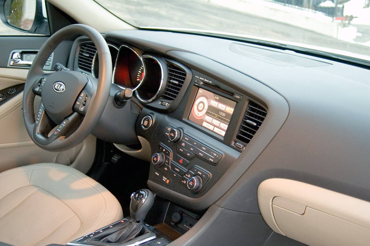 2011 Kia Optima EX interior