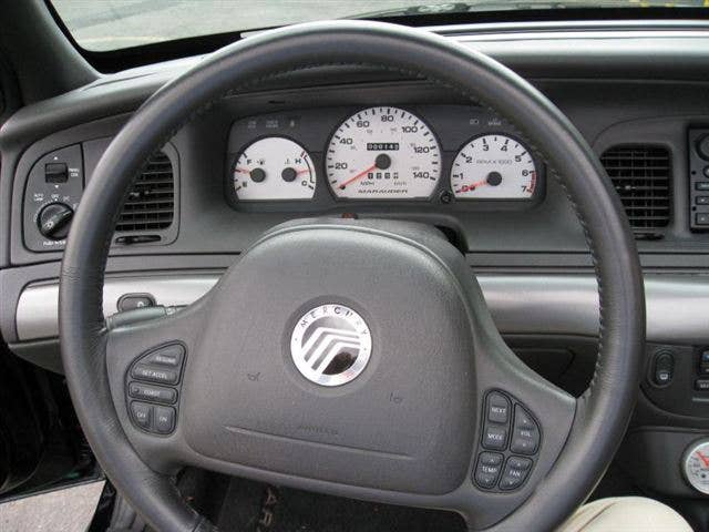 Mercury Marauder Convertible Concept steering wheel