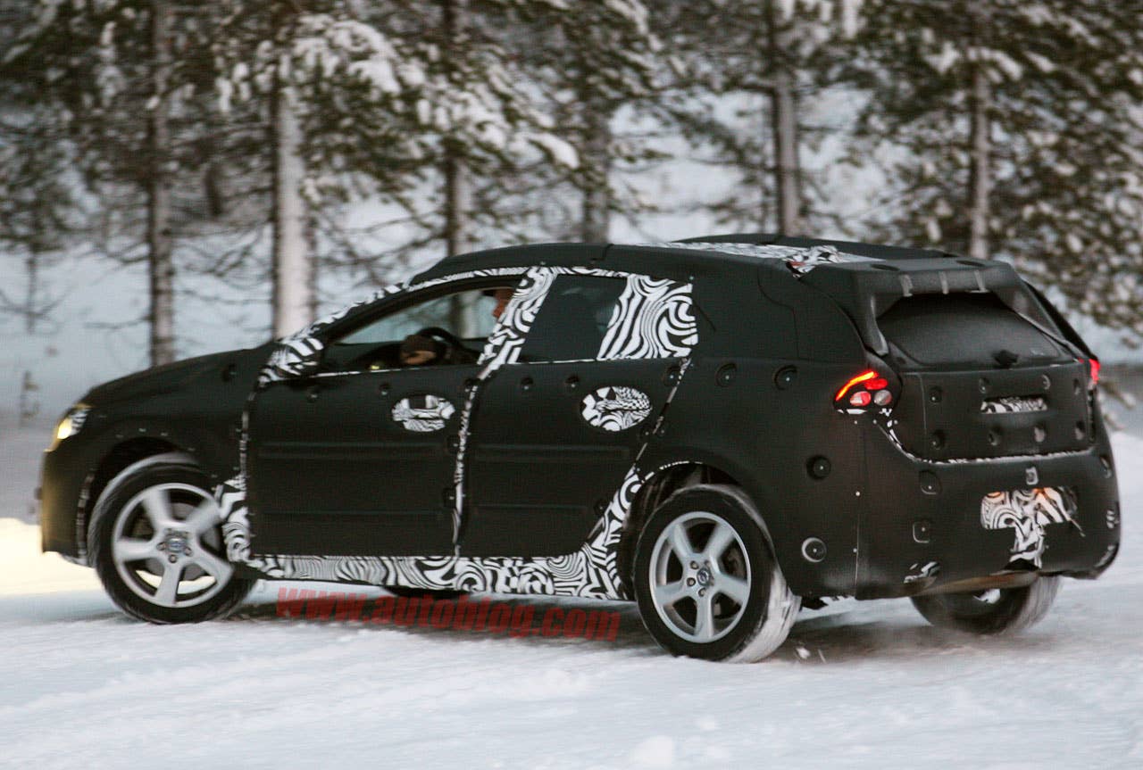 Volvo V40 Spy Shots rear 3/4