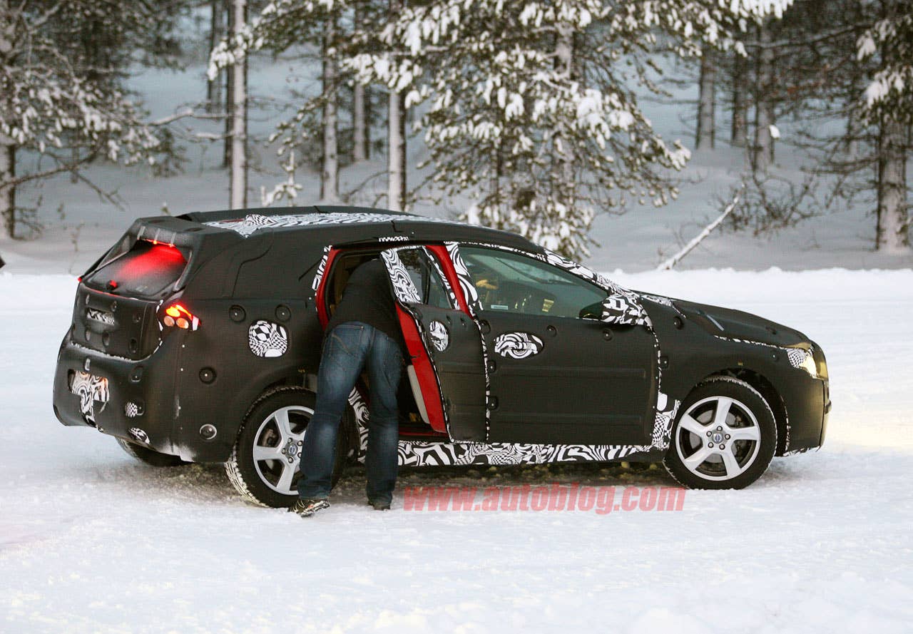 Volvo V40 Spy Shots rear 3/4
