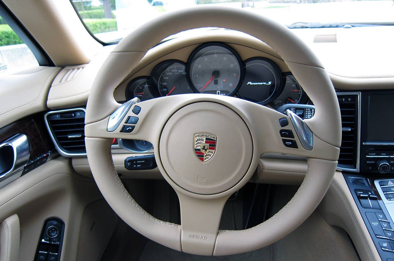 2012 Porsche Panamera S Hybrid steering wheel