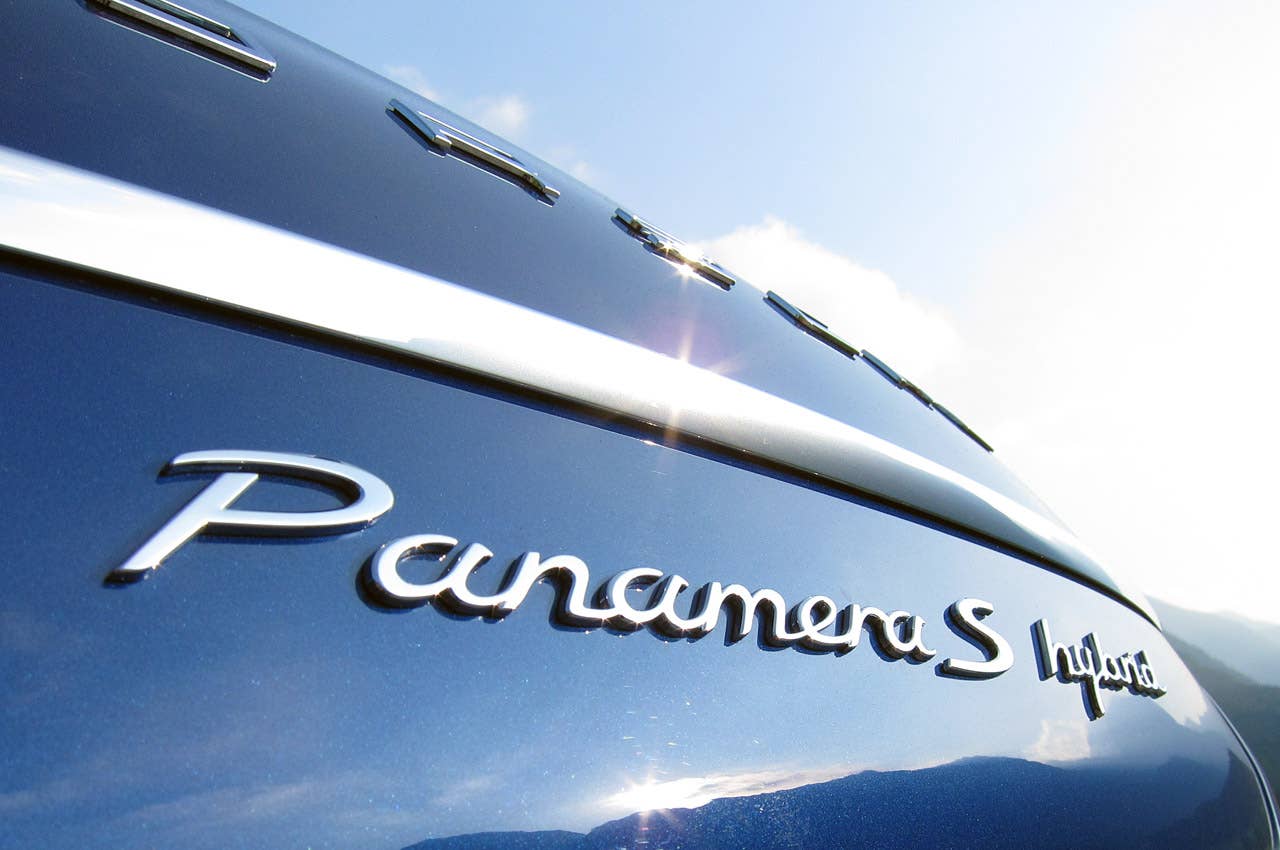 2012 Porsche Panamera S Hybrid badges