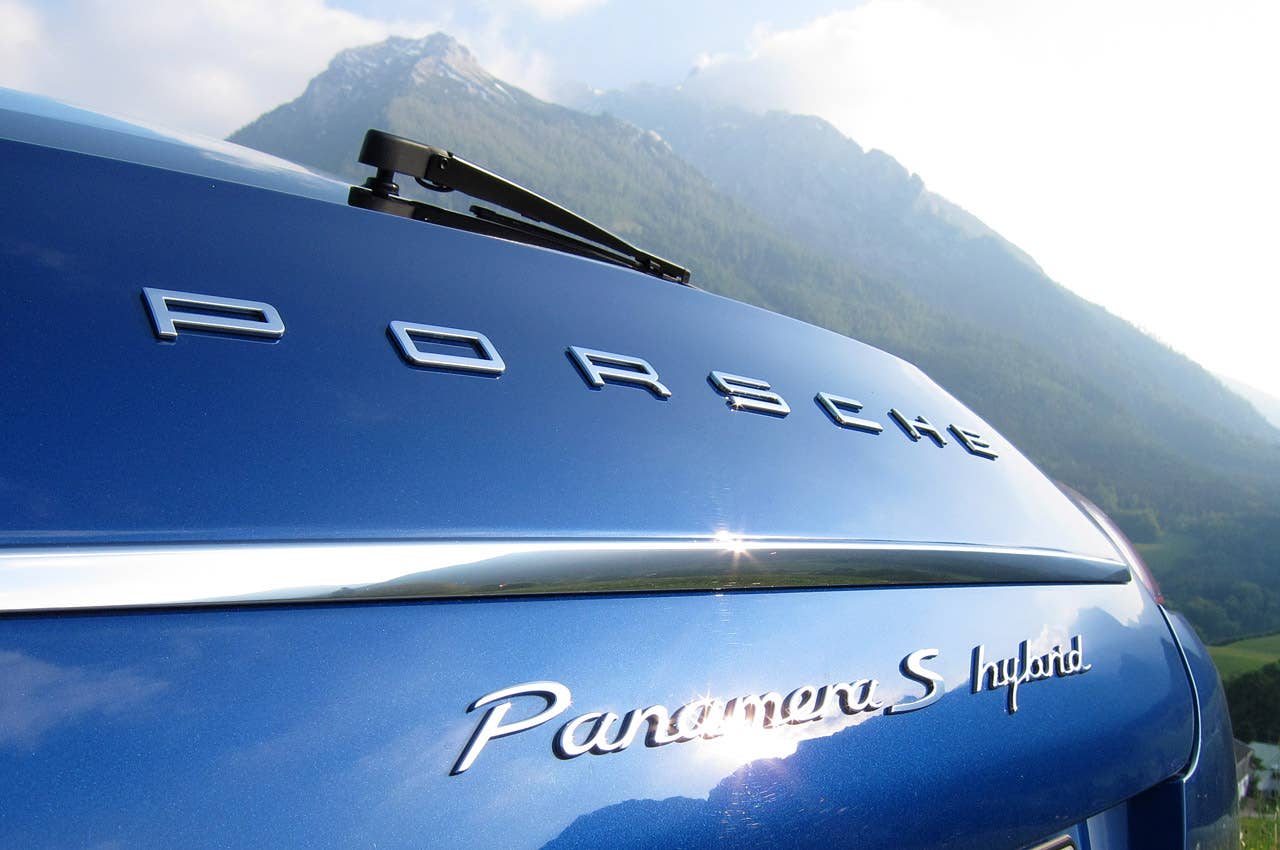 2012 Porsche Panamera S Hybrid badges