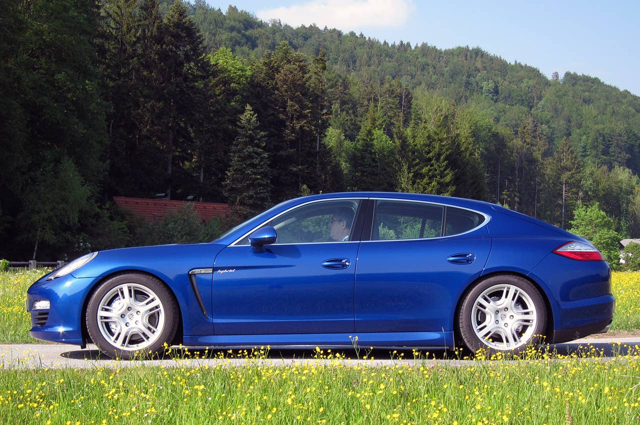 2012 Porsche Panamera S Hybrid side view