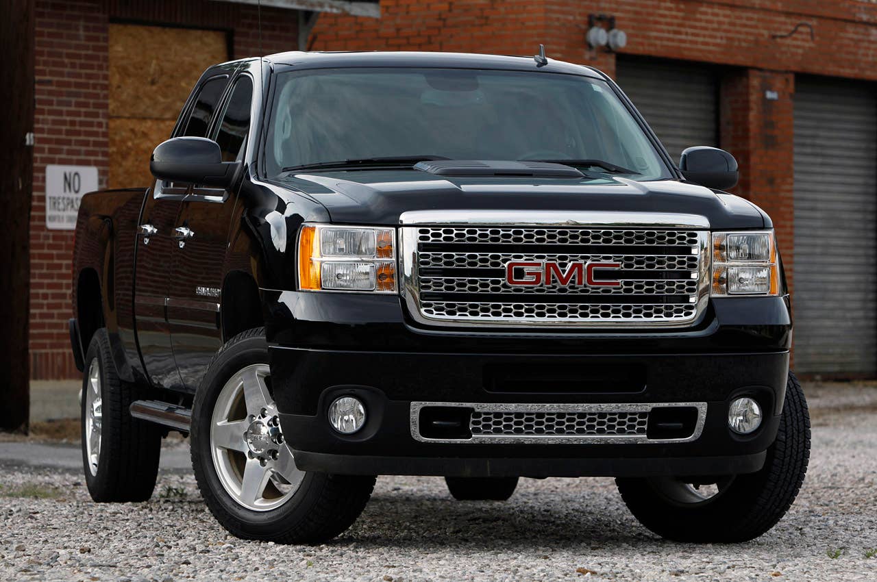 2011 GMC Sierra Denali front 3/4 view