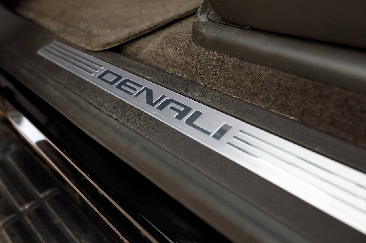 2011 GMC Sierra Denali sill plate
