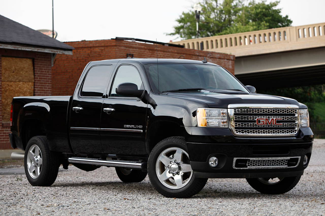 2011 GMC Sierra Denali front 3/4 view