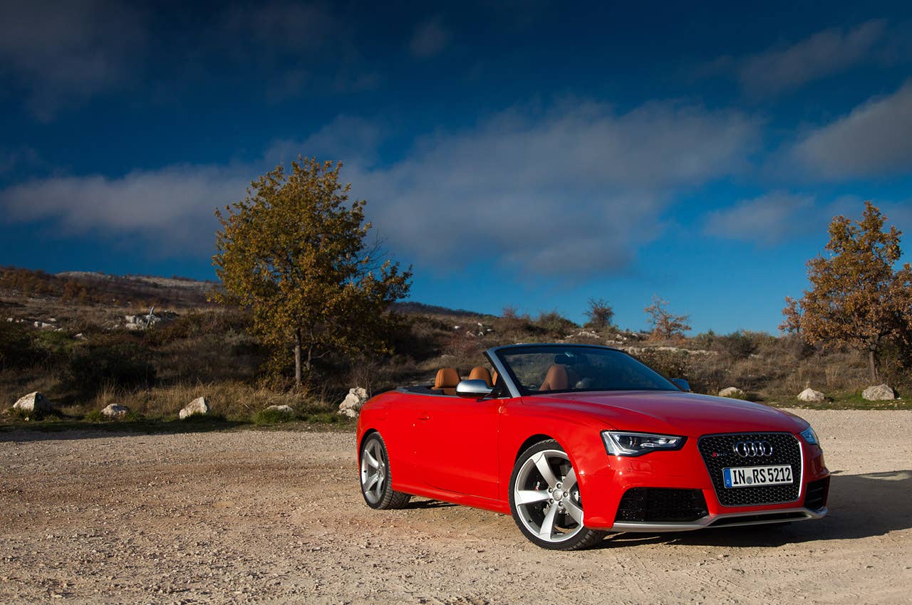 2014 Audi RS5 Cabriolet front 3/4 view