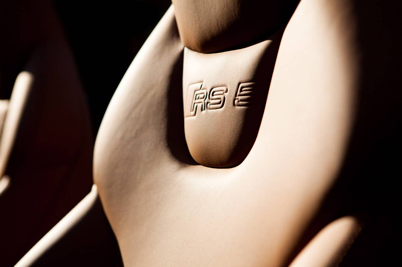 2014 Audi RS5 Cabriolet seat detail
