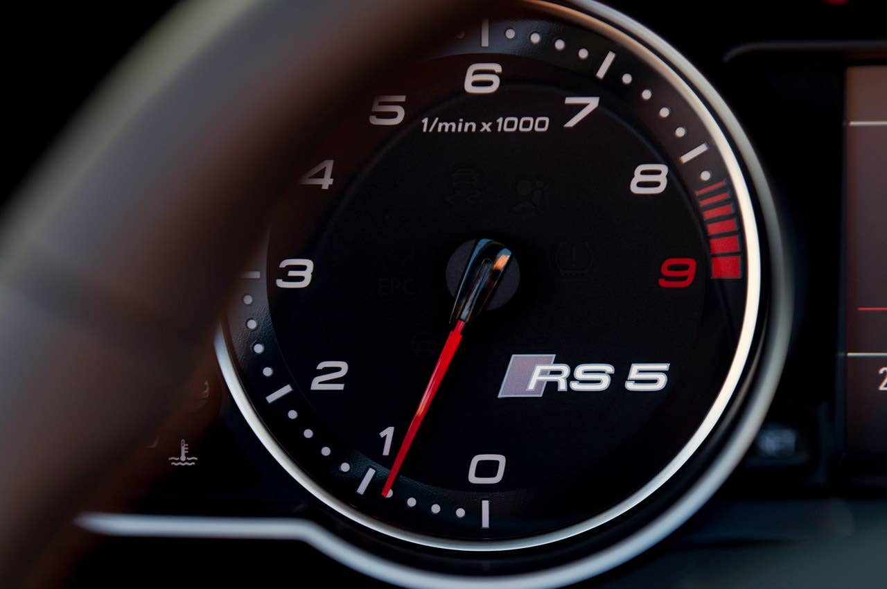2014 Audi RS5 Cabriolet tachometer