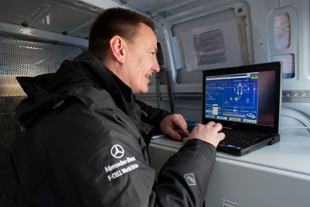 Mercedes-Benz B_Class F-CELL; Stuttgart to Reims / France