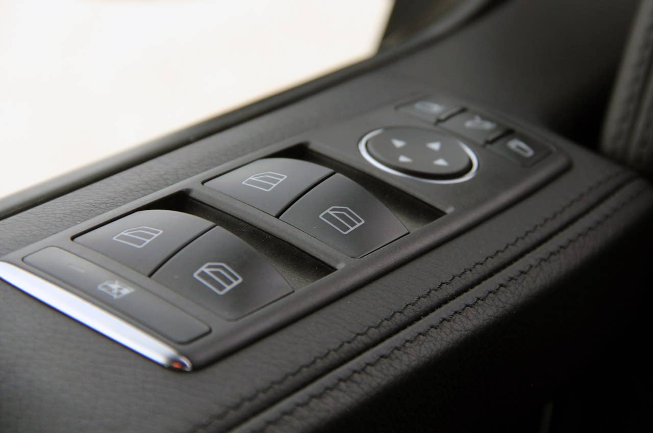 2013 Mercedes-Benz G63 AMG window controls