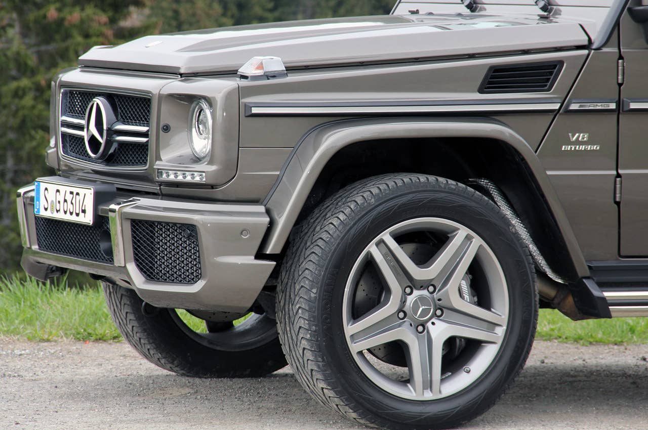 2013 Mercedes-Benz G63 AMG front fender