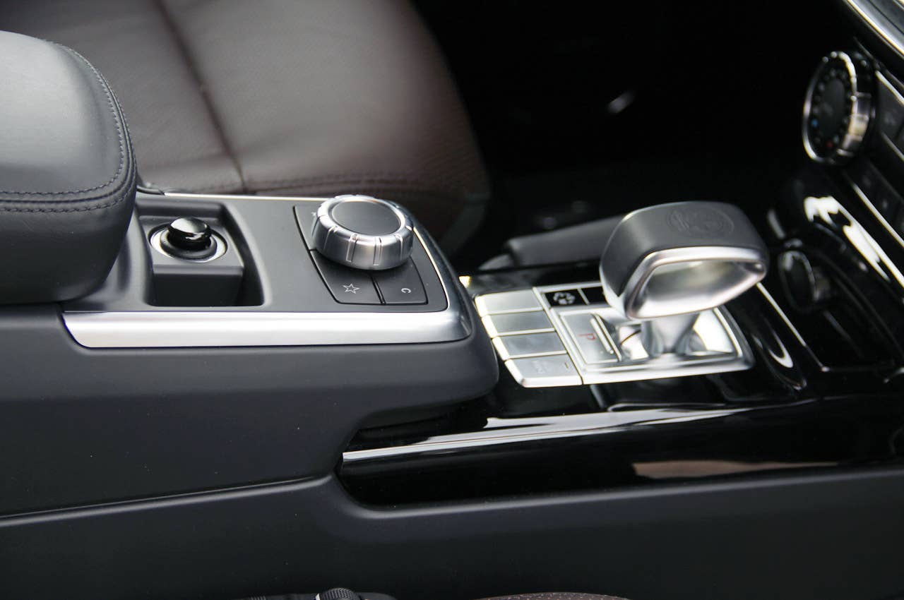 2013 Mercedes-Benz G63 AMG center console