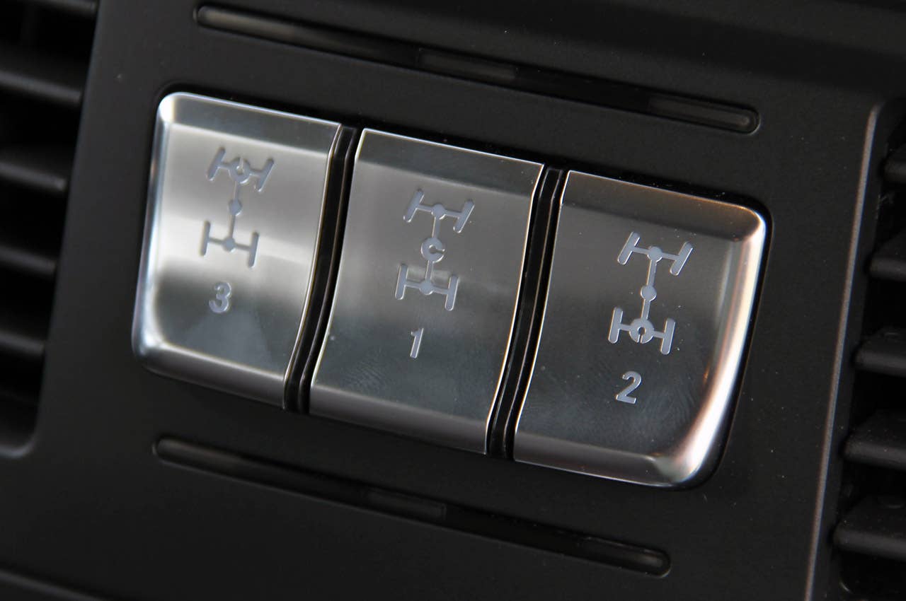 2013 Mercedes-Benz G63 AMG drivetrain controls