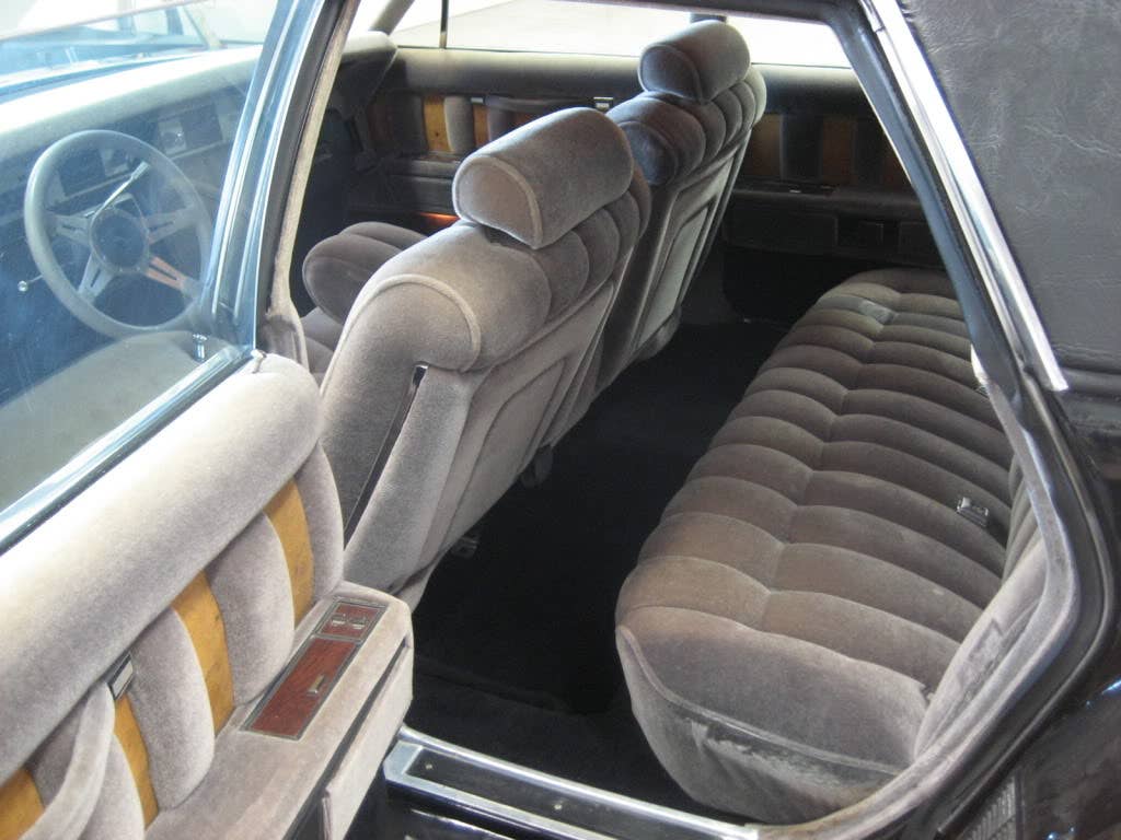 Bugatti Lincoln Custom back seat