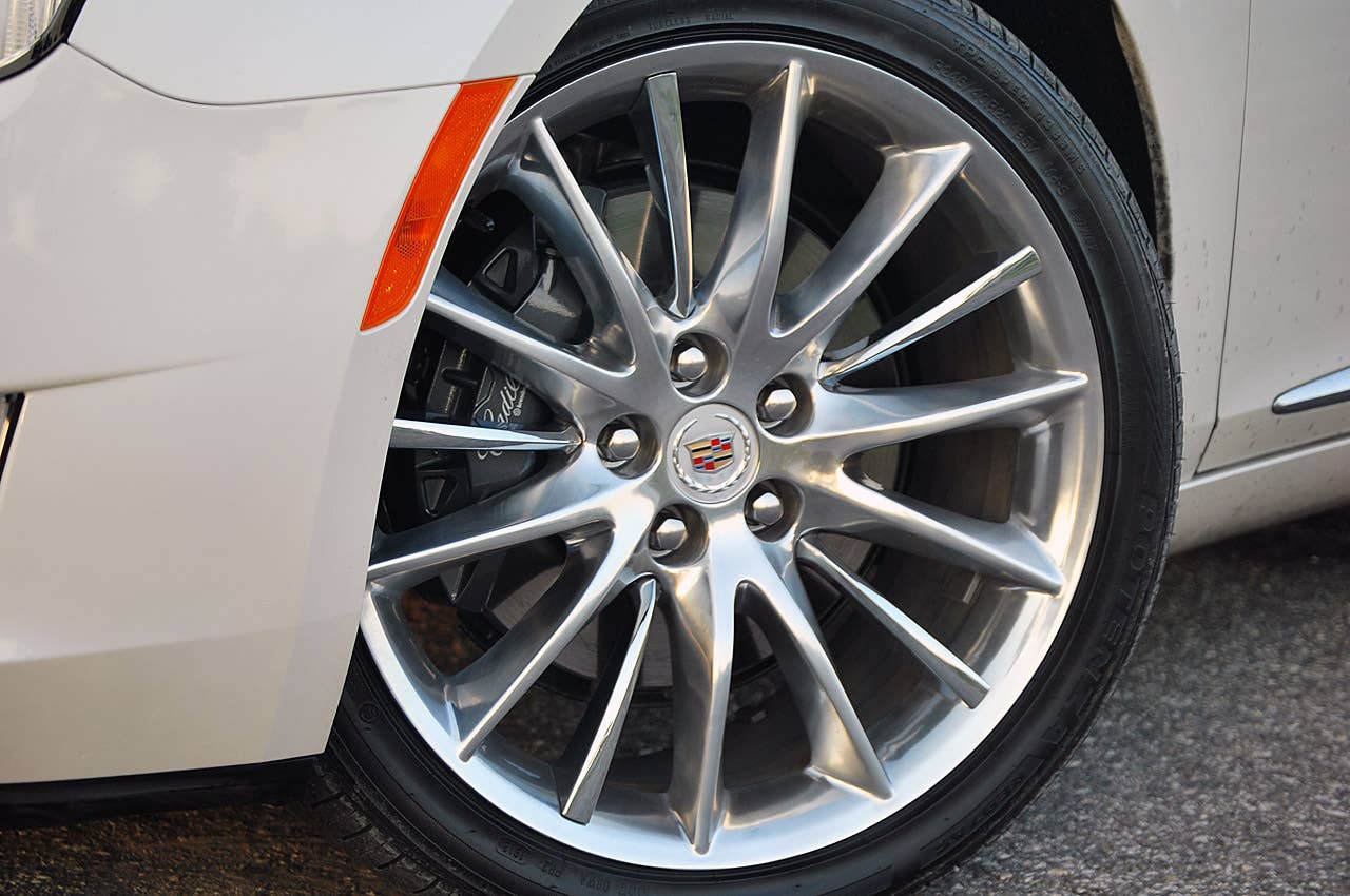 2013 Cadillac XTS wheel