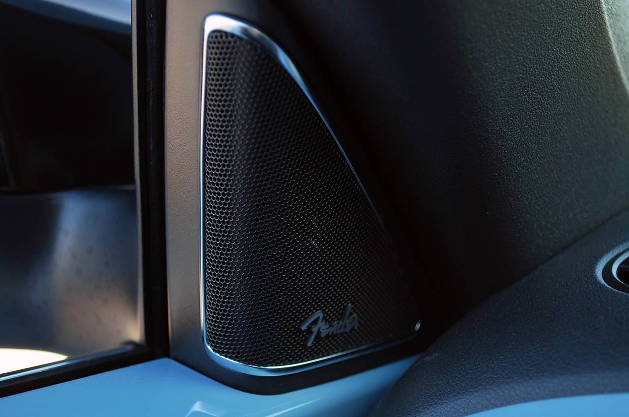 2013 Volkswagen Beetle Turbo Convertible speaker