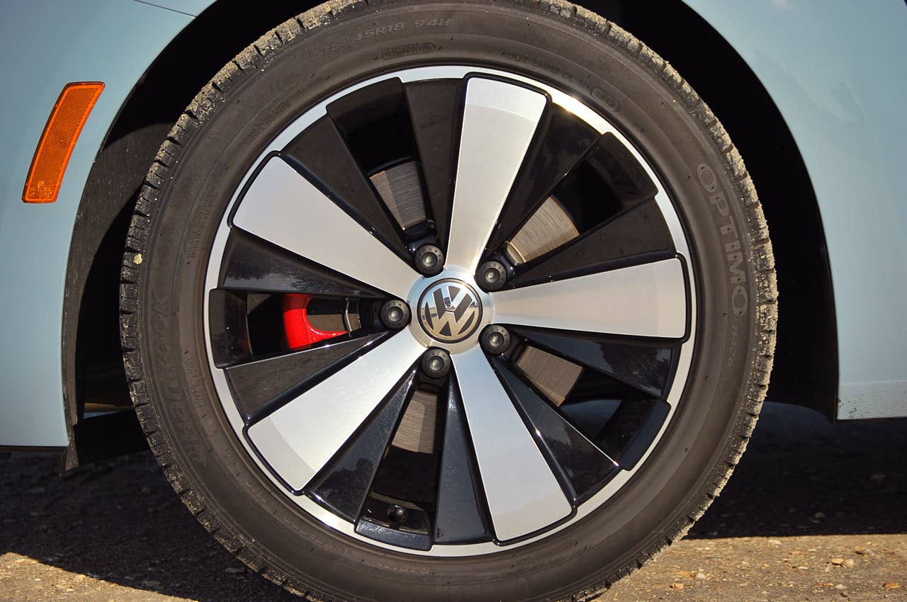 2013 Volkswagen Beetle Turbo Convertible wheel