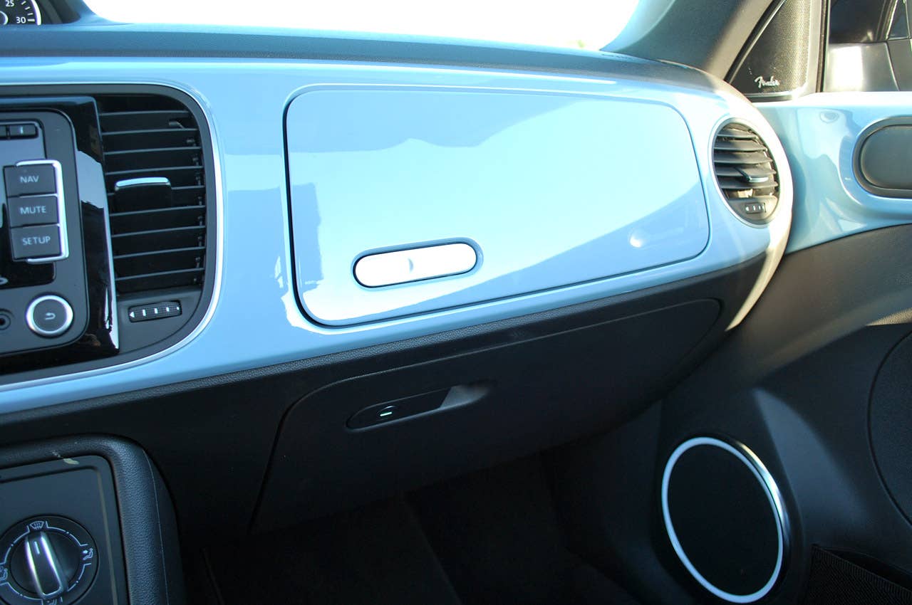 2013 Volkswagen Beetle Turbo Convertible dash
