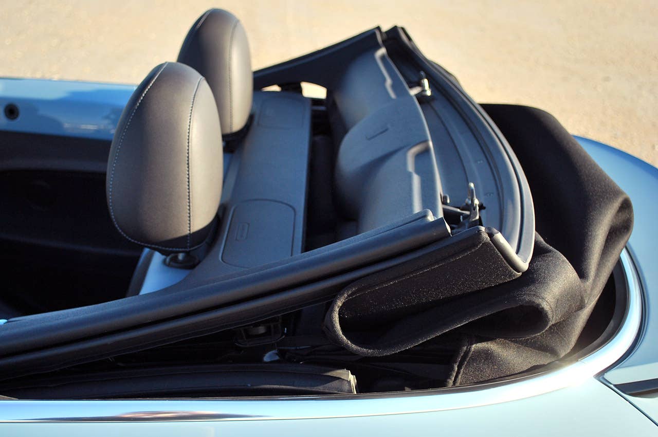 2013 Volkswagen Beetle Turbo Convertible top