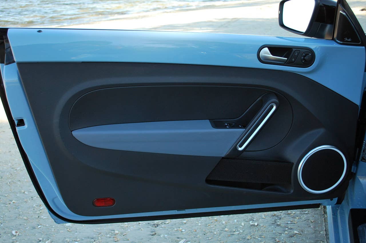 2013 Volkswagen Beetle Turbo Convertible door