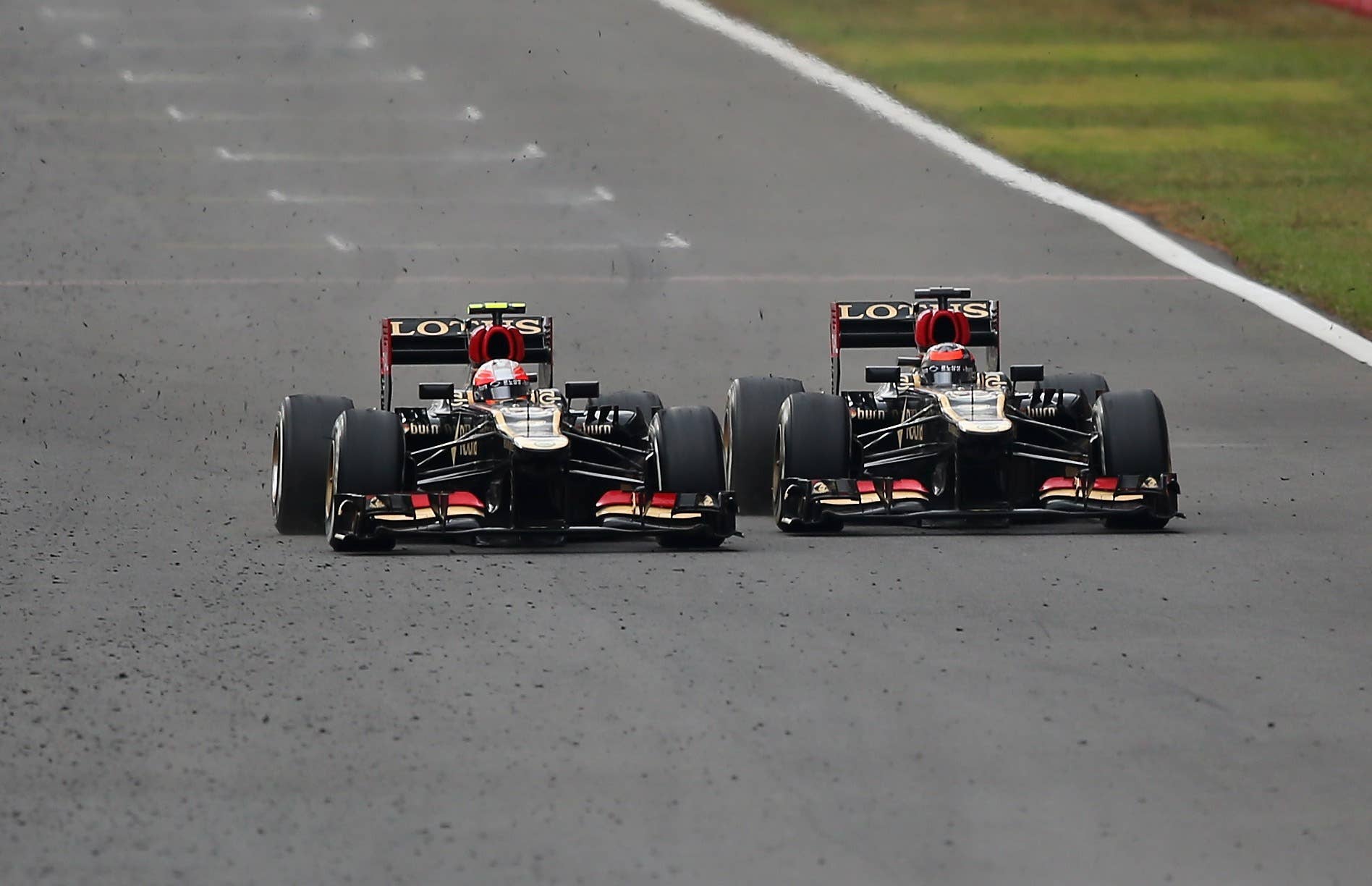 YEONGAM-GUN, SOUTH KOREA - OCTOBER 06:  Kimi Raikkonen (R) of Finland and Lotus overtakes Romain Grosjean (L) of France and Lotus during the Korean Formula One Grand Prix at Korea International Circuit on October 6, 2013 in Yeongam-gun, South Korea.  (Photo by Clive Rose/Getty Images)