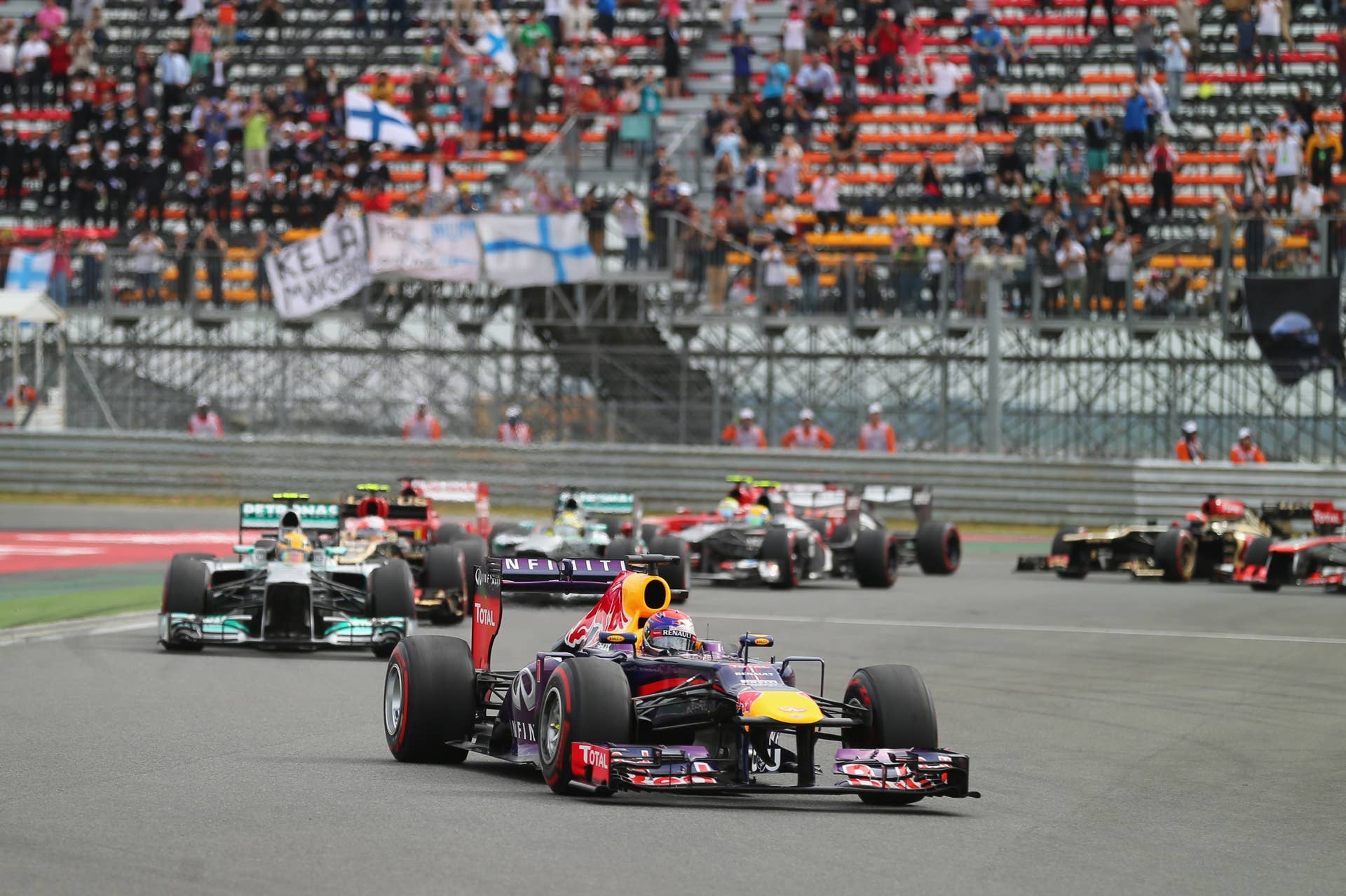 YEONGAM-GUN, SOUTH KOREA - OCTOBER 06:  Sebastian Vettel of Germany and Infiniti Red Bull Racing leads the field on lap one of the Korean Formula One Grand Prix at Korea International Circuit on October 6, 2013 in Yeongam-gun, South Korea.  (Photo by Clive Rose/Getty Images)