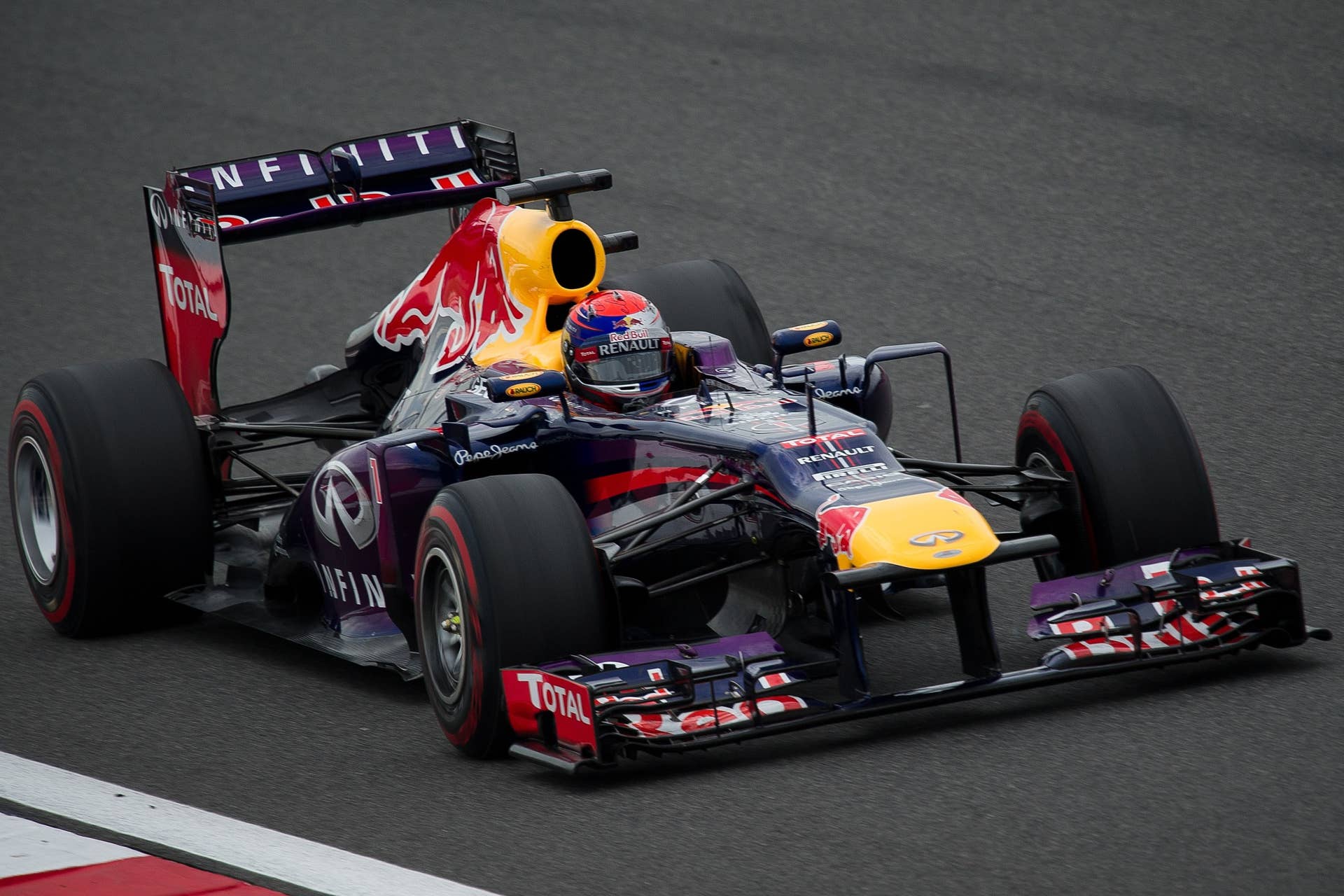 Red Bull driver Sebastian Vettel of Germany come down the straight during the Formula One Korean Grand Prix in Yeongam on October 6, 2013. AFP PHOTO/ Nicolas ASFOURI        (Photo credit should read NICOLAS ASFOURI/AFP/Getty Images)