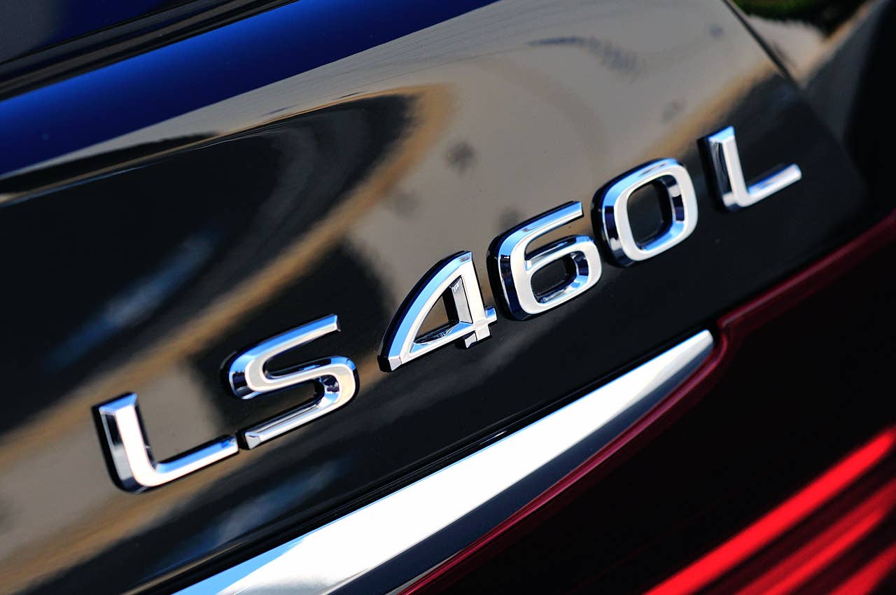 2013 Lexus LS badge