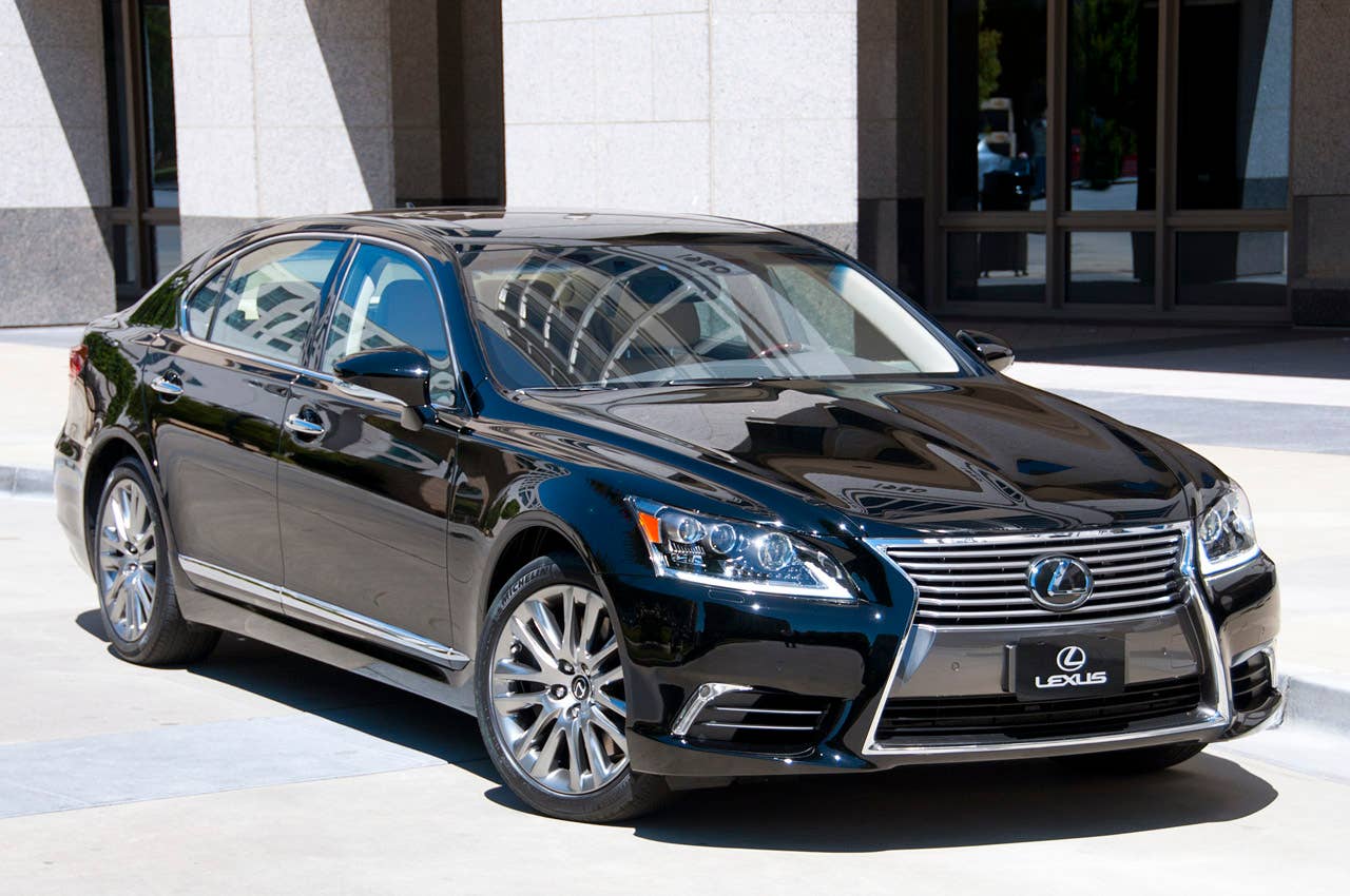 2013 Lexus LS front 3/4 view