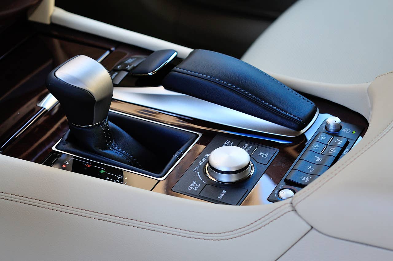 2013 Lexus LS center console