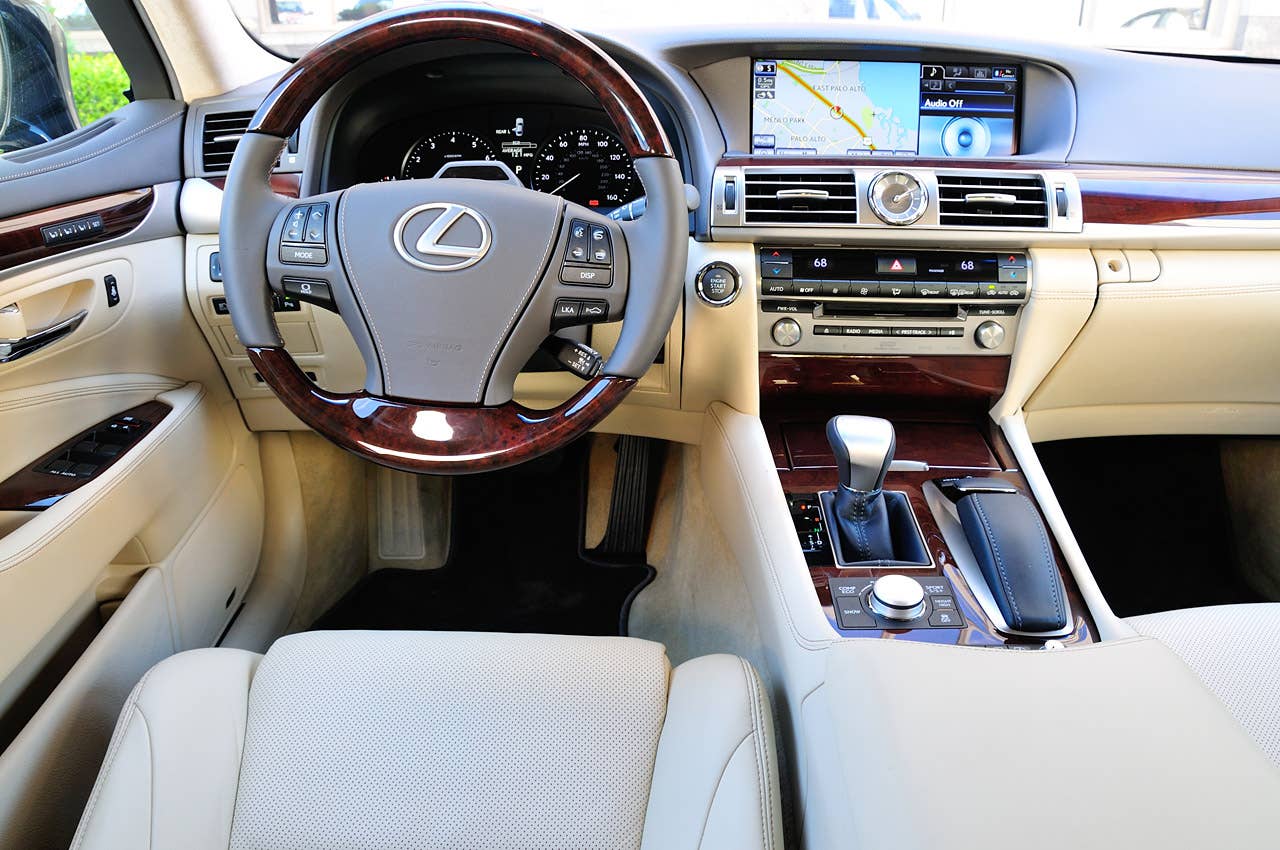 2013 Lexus LS interior