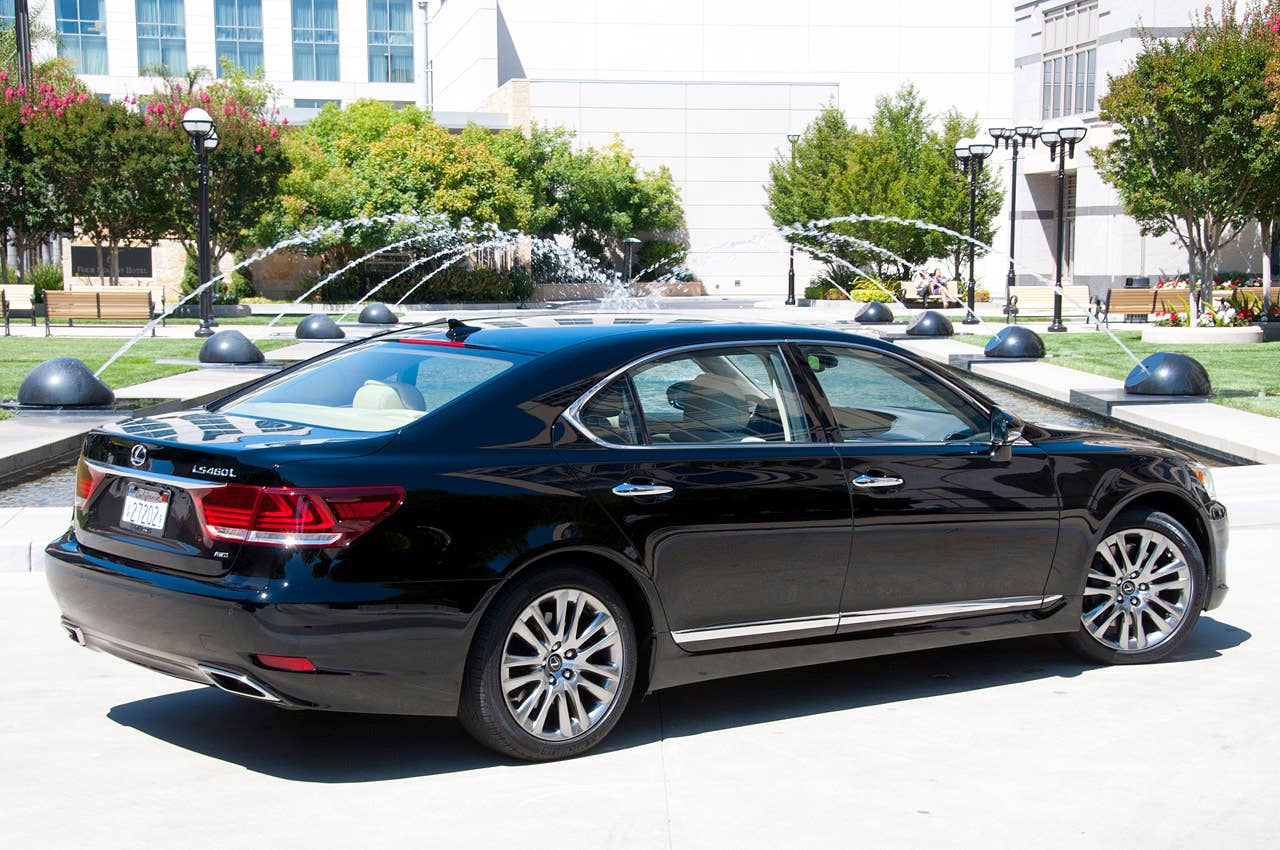 2013 Lexus LS rear 3/4 view