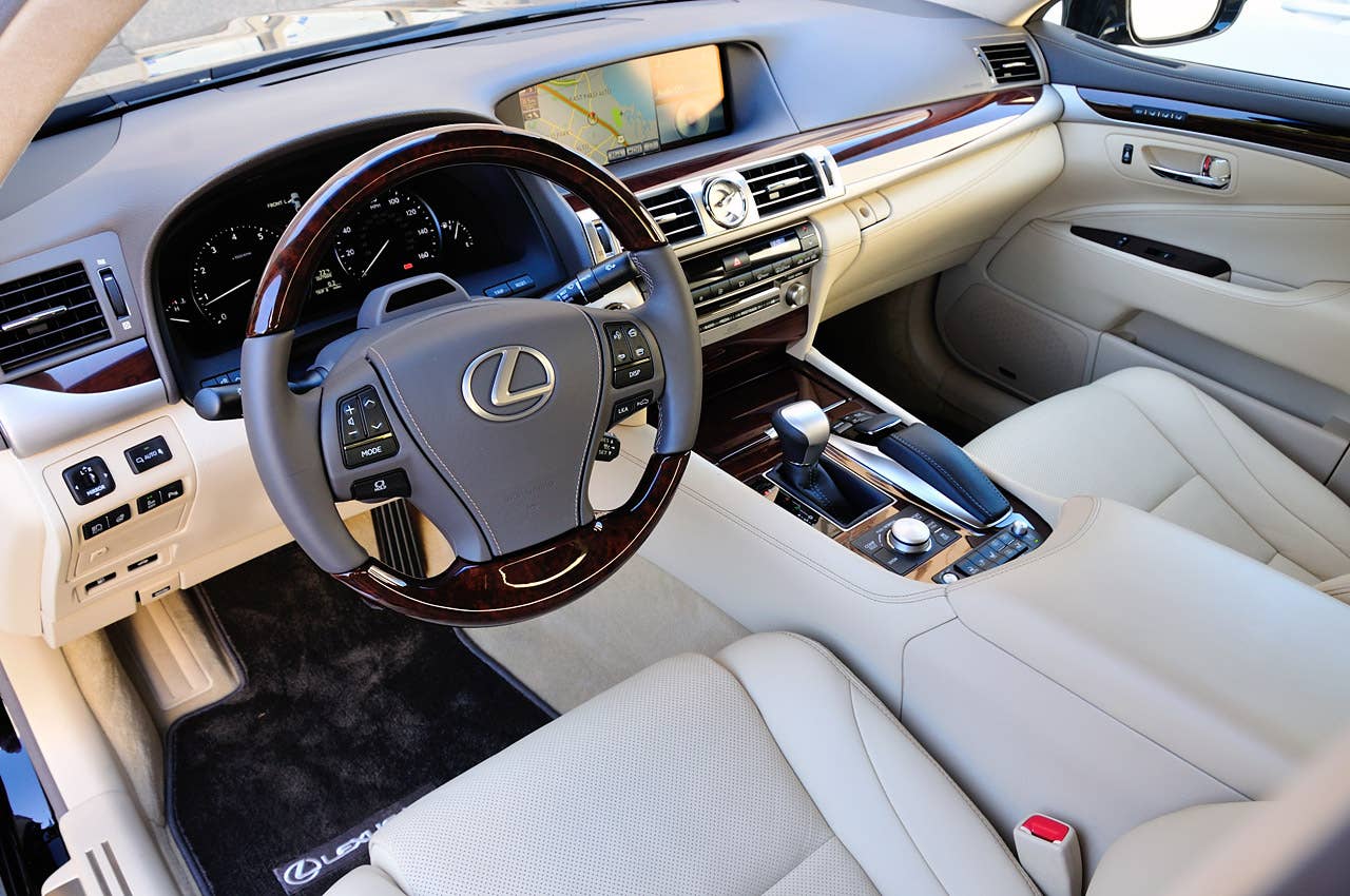 2013 Lexus LS interior