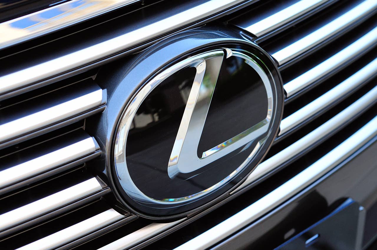 2013 Lexus LS grille