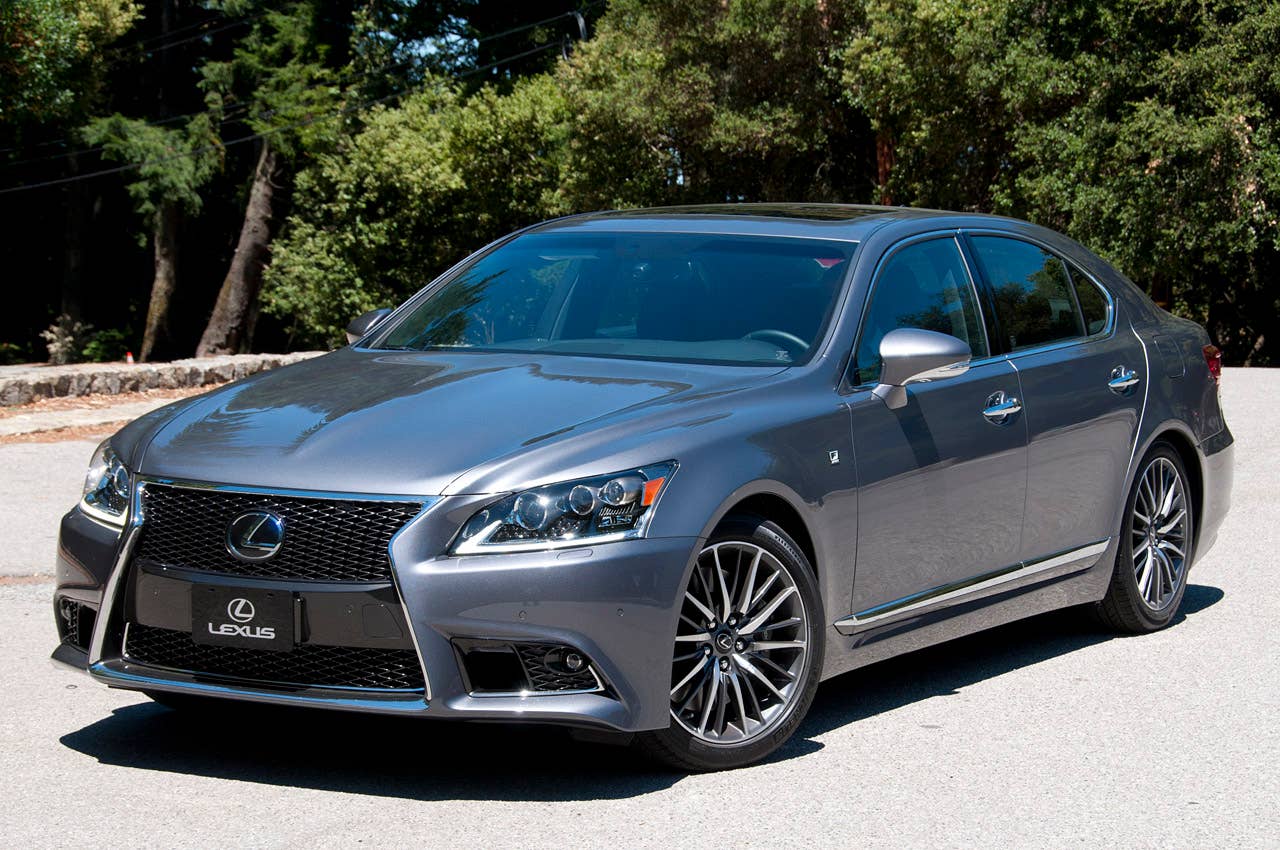 2013 Lexus LS front 3/4 view