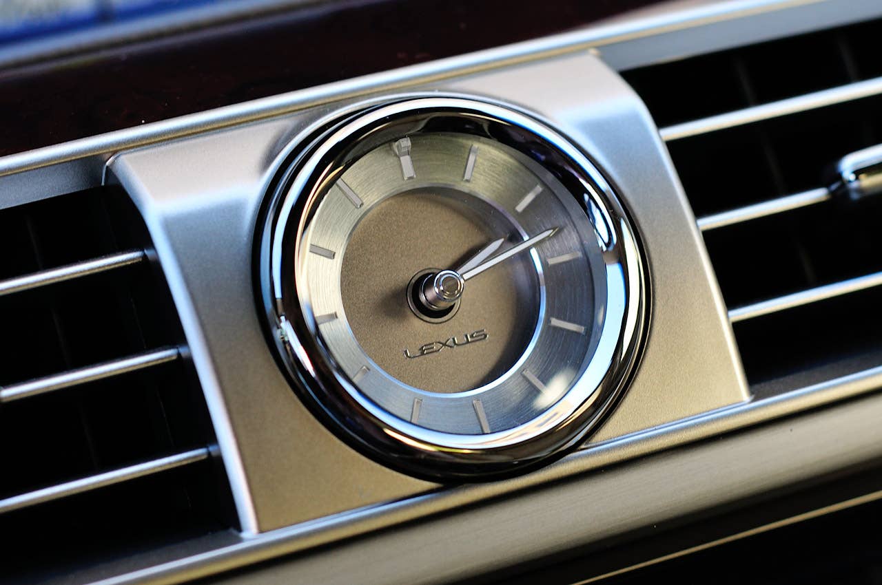 2013 Lexus LS dash clock