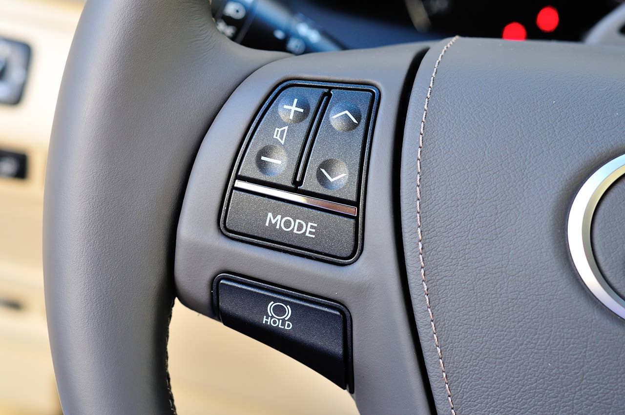 2013 Lexus LS steering wheel controls