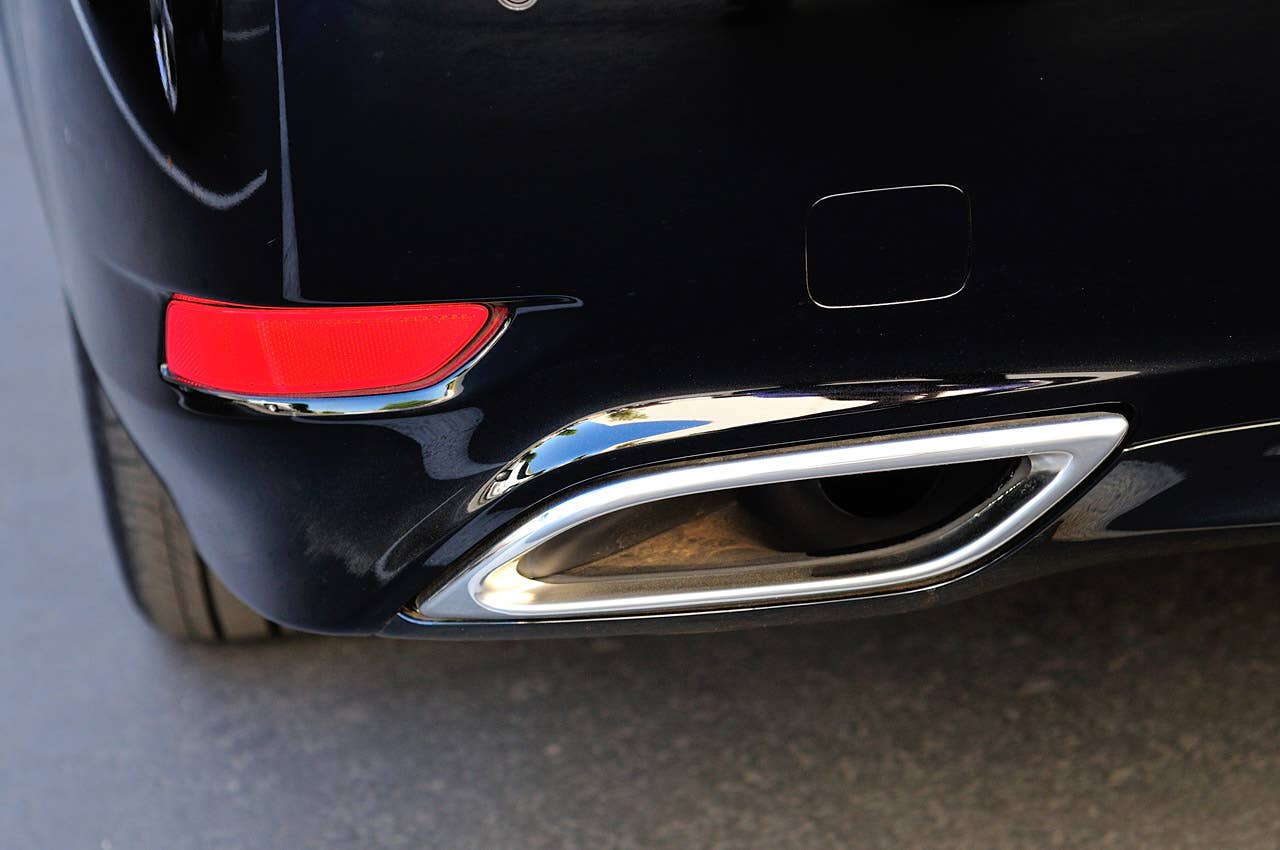 2013 Lexus LS exhaust tip