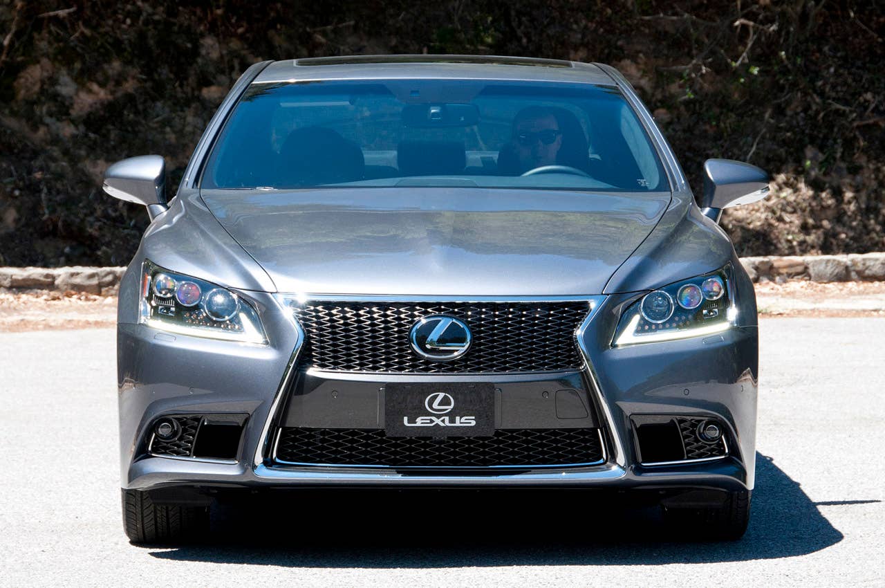 2013 Lexus LS front view