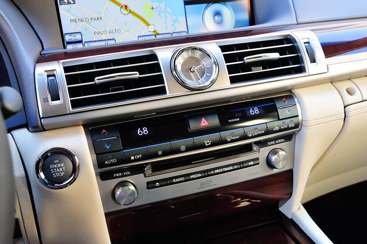 2013 Lexus LS climate controls