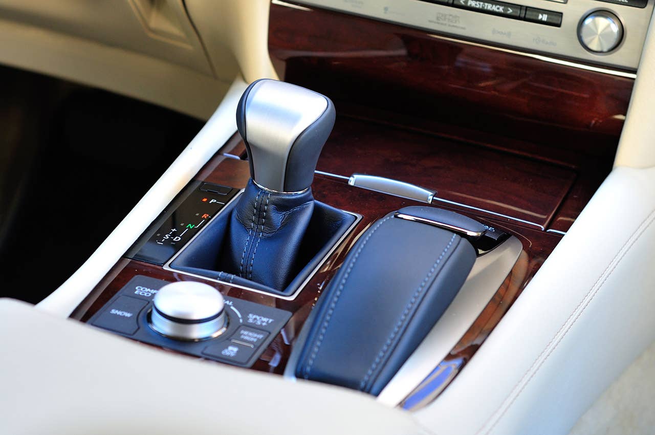 2013 Lexus LS center console