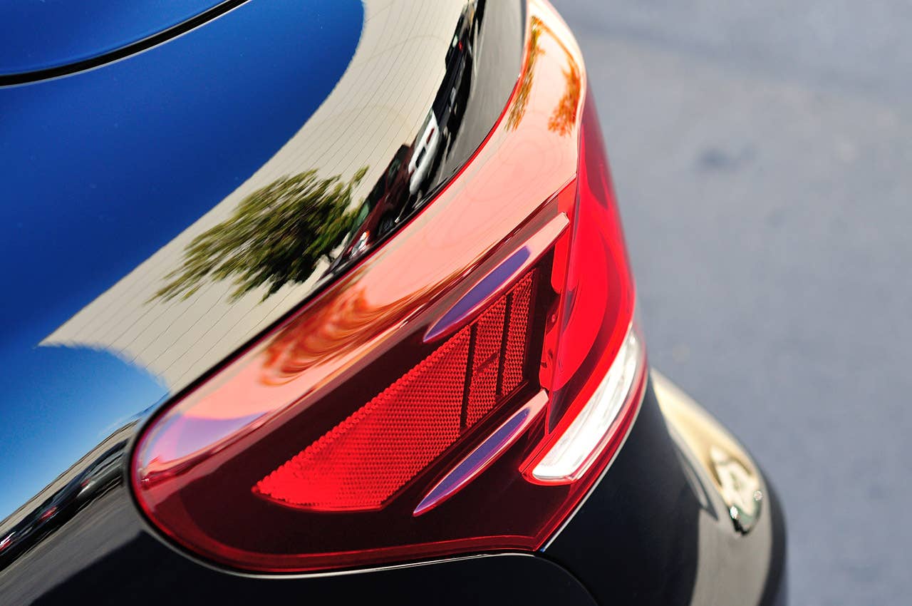 2013 Lexus LS taillight