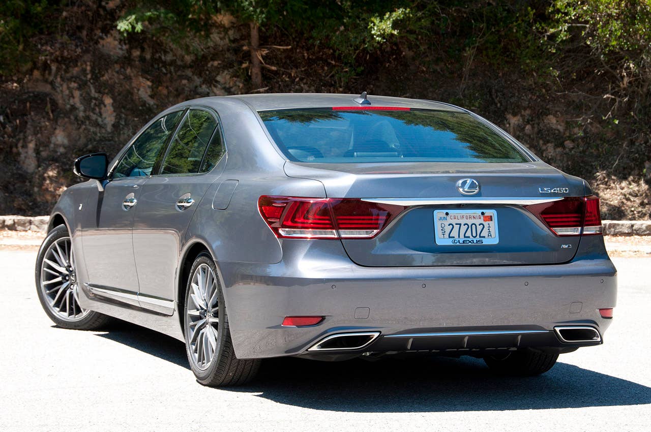 2013 Lexus LS rear 3/4 view