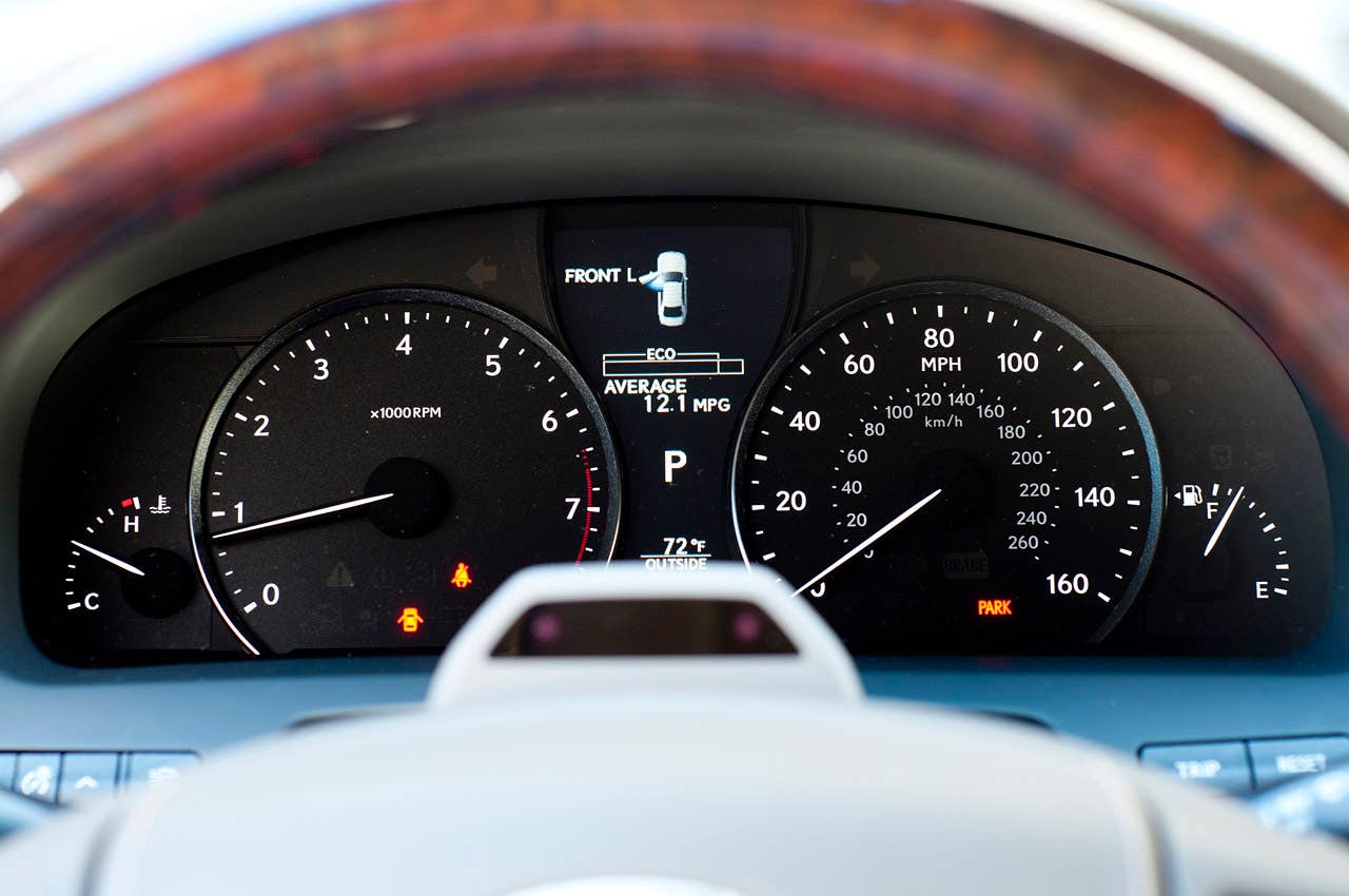 2013 Lexus LS gauges
