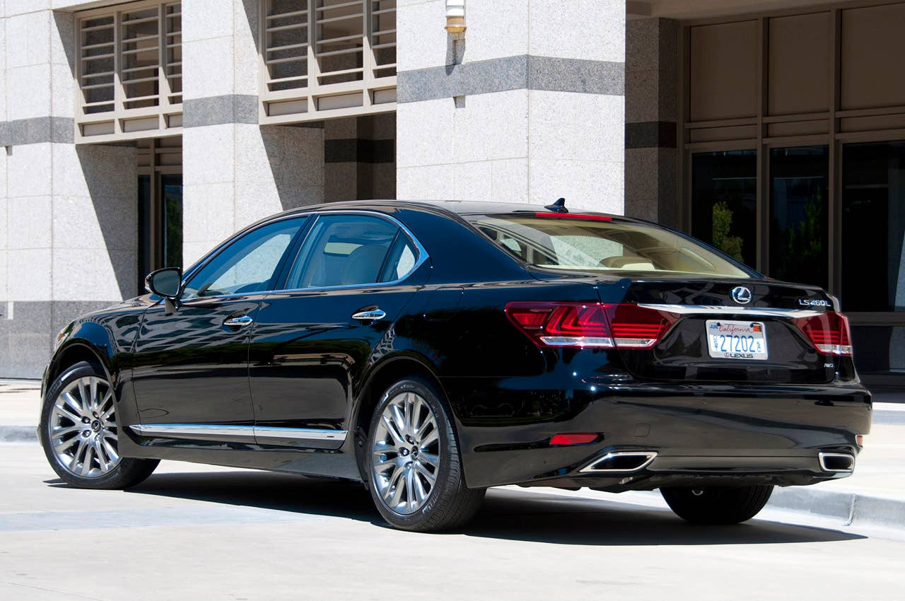 2013 Lexus LS rear 3/4 view