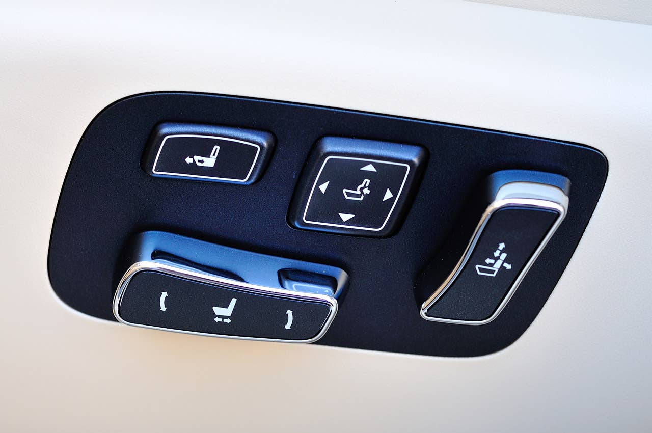 2013 Lexus LS seat controls