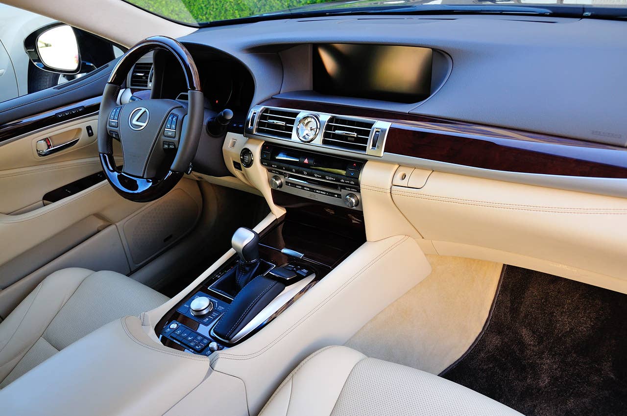 2013 Lexus LS interior
